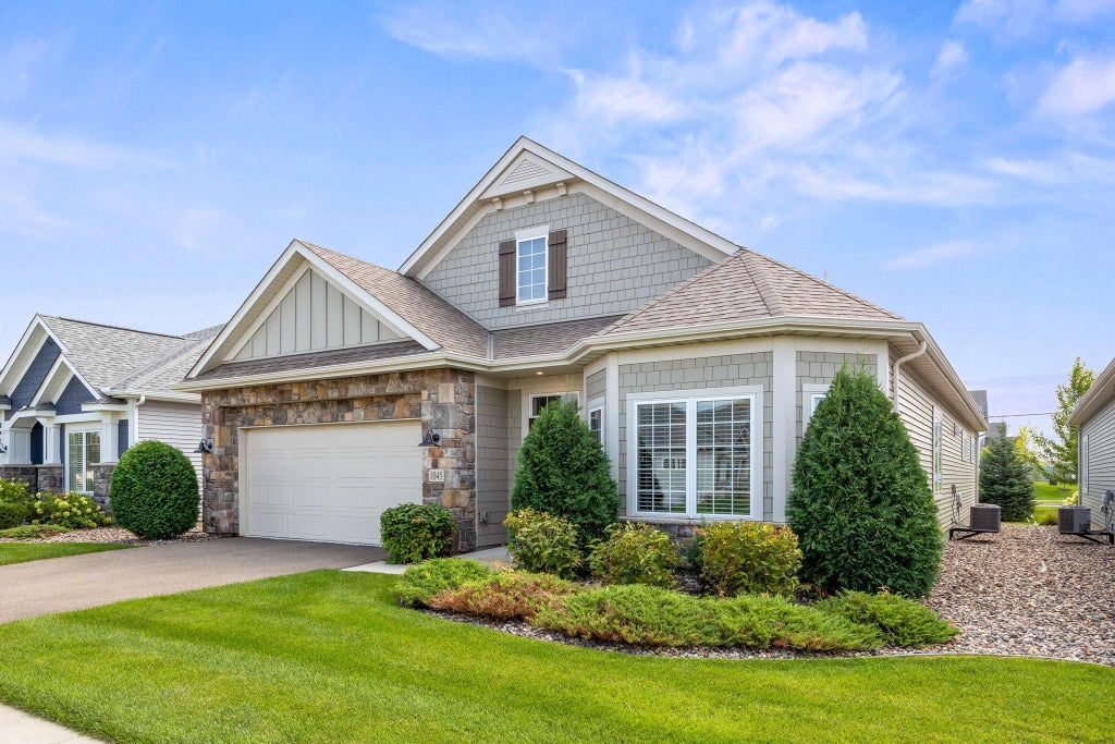 1045 Roselyn Drive, Victoria