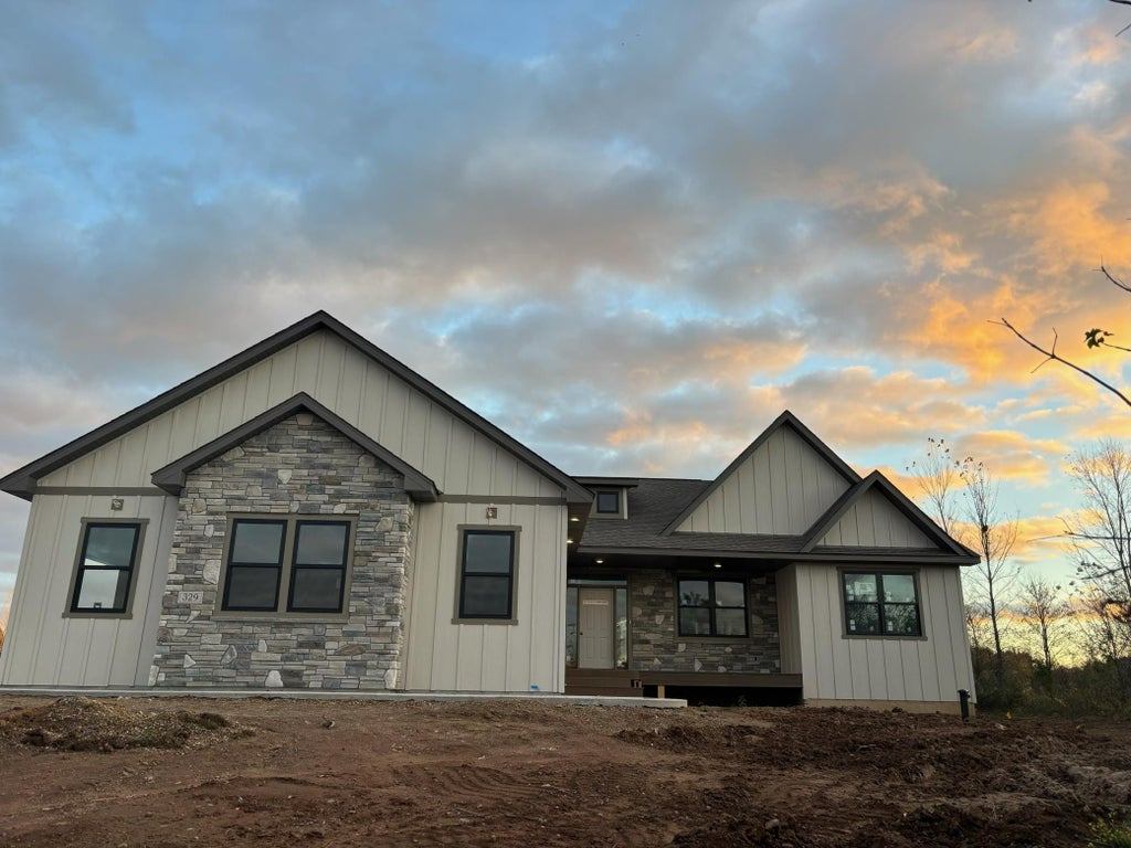 329 138th Avenue, St Joseph Twp