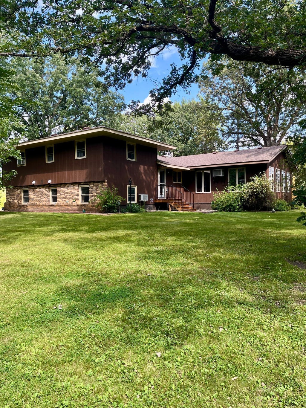 6312 230th Street, Saint Augusta