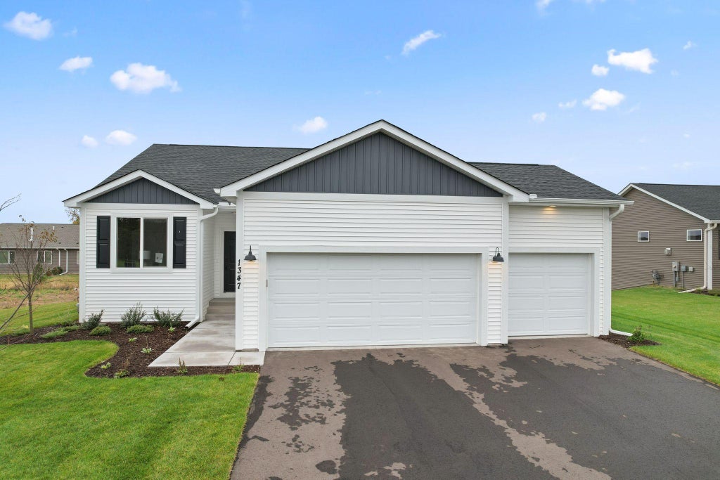 1347 Orchid Way, New Richmond