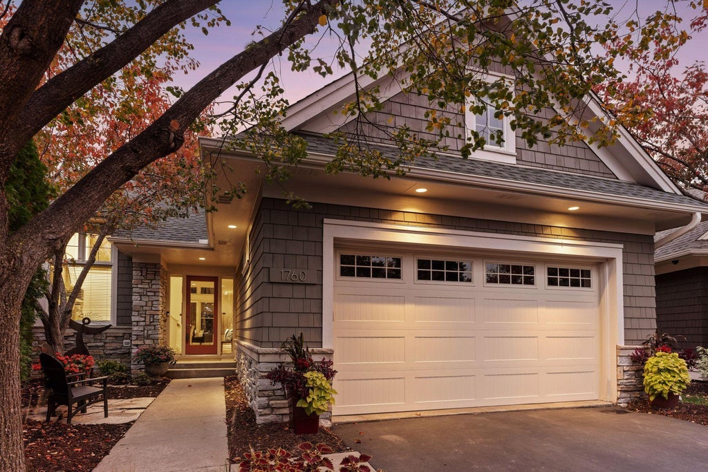 1760 Waterford Court, Golden Valley