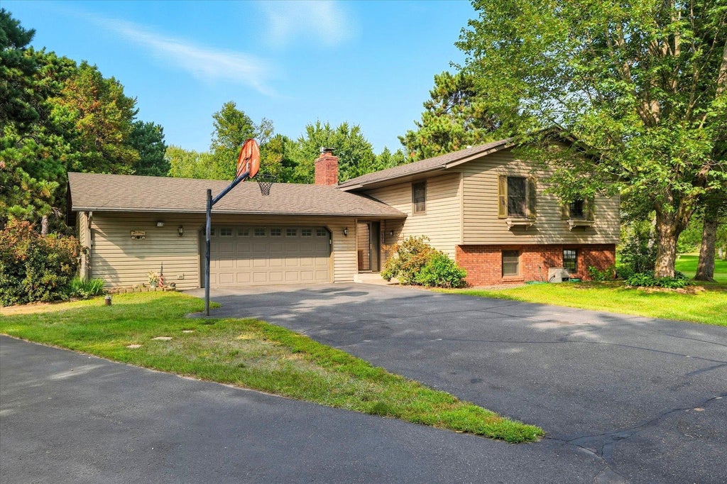 6072 Chippewa Trail, North Branch