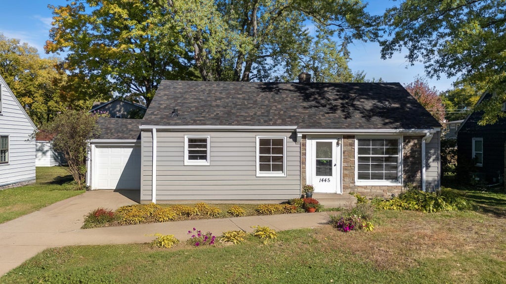 1445 Larpenteur Avenue W, Falcon Heights