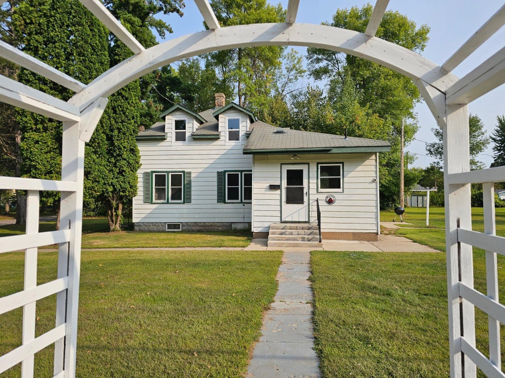 401 5th Avenue Ne, Crosby