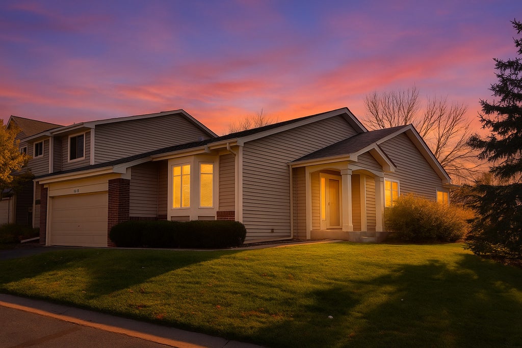 1420 Summit Shores Drive, Burnsville