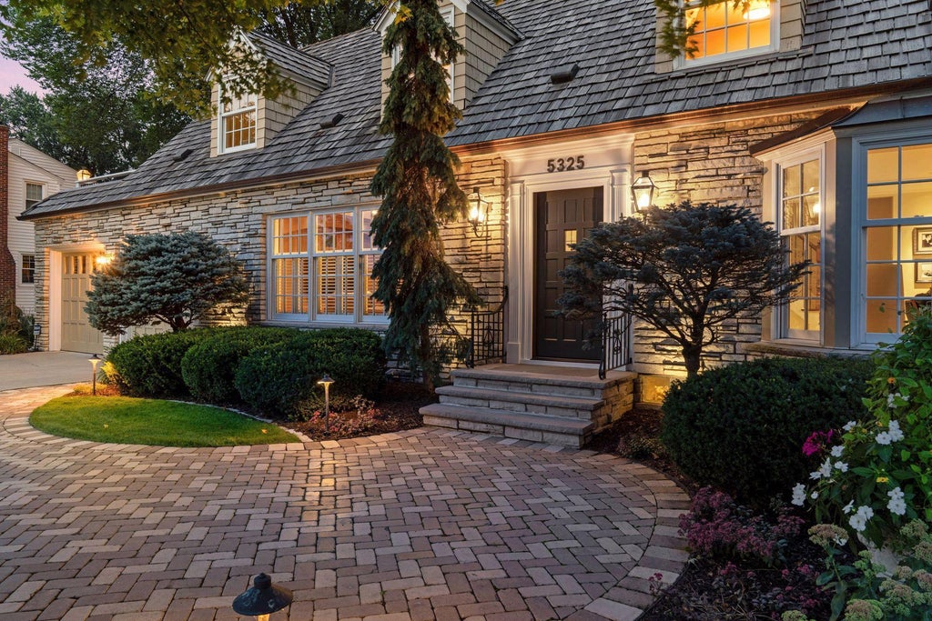5325 Wooddale Avenue, Edina
