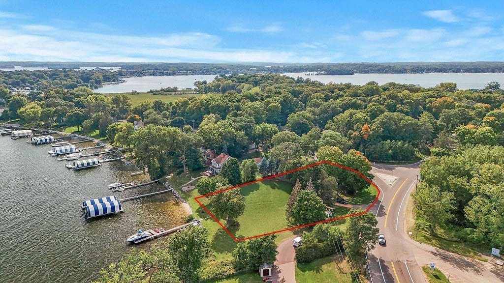 3705 North Shore Drive, Orono