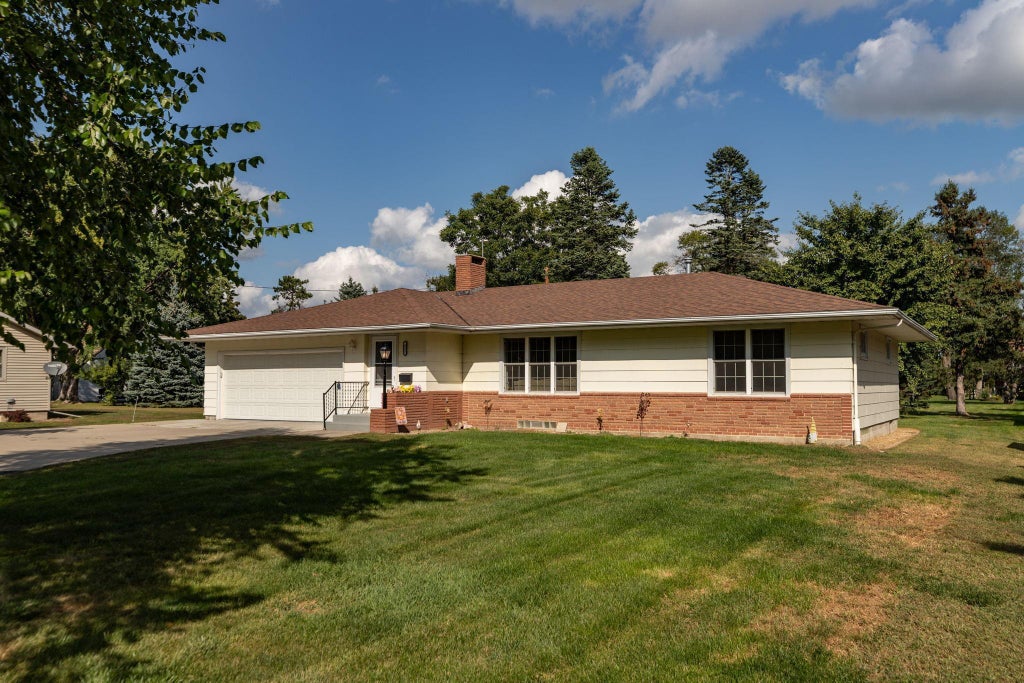 421 Center Avenue S, Glenville