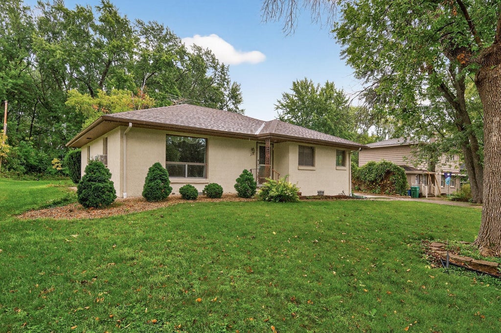 218 Deerwood Lane N, Plymouth