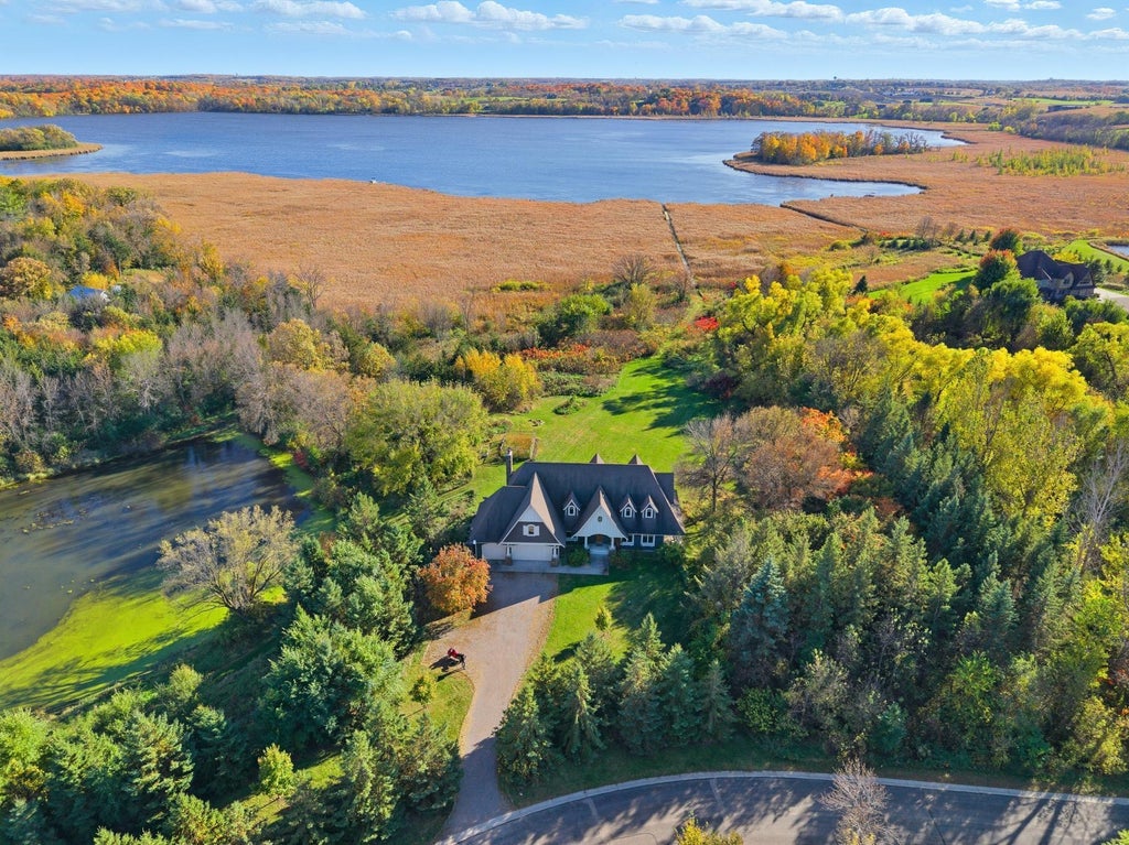 1755 Chateau Way, Minnetrista