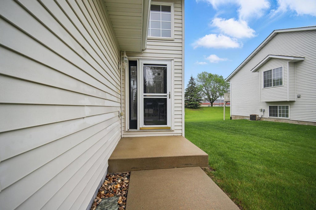 140 Cedar Cove Lane, Owatonna