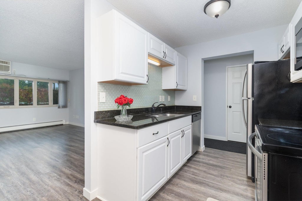 4351 Parklawn Avenue 7e, Edina