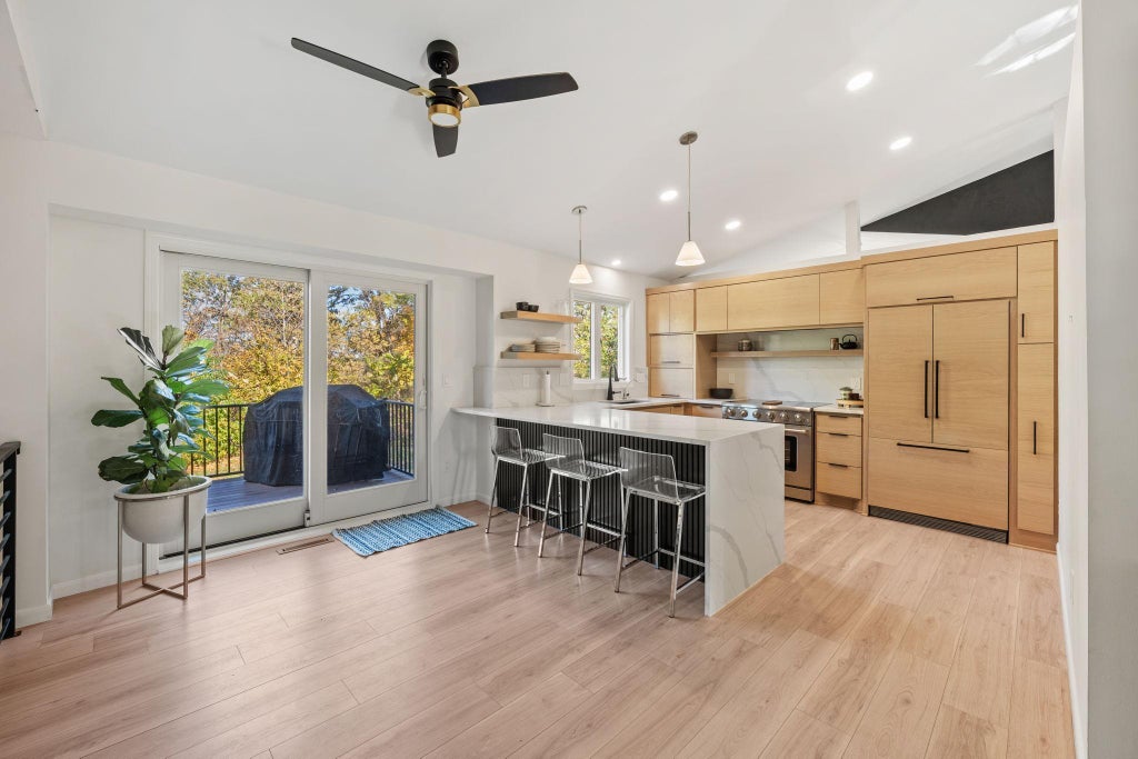 23000 Heather Ridge, Rogers