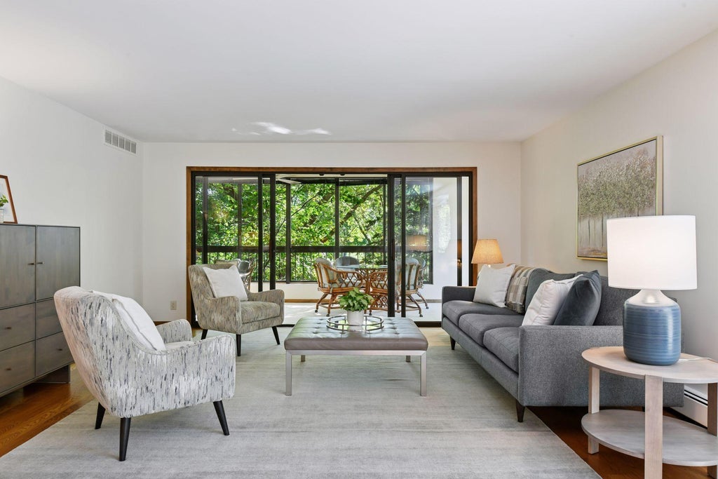 7250 Lewis Ridge Parkway 107, Edina