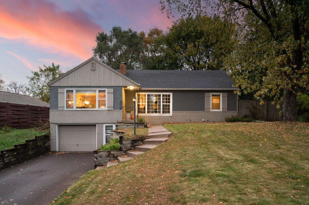 2075 Dorothy Avenue, White Bear Lake