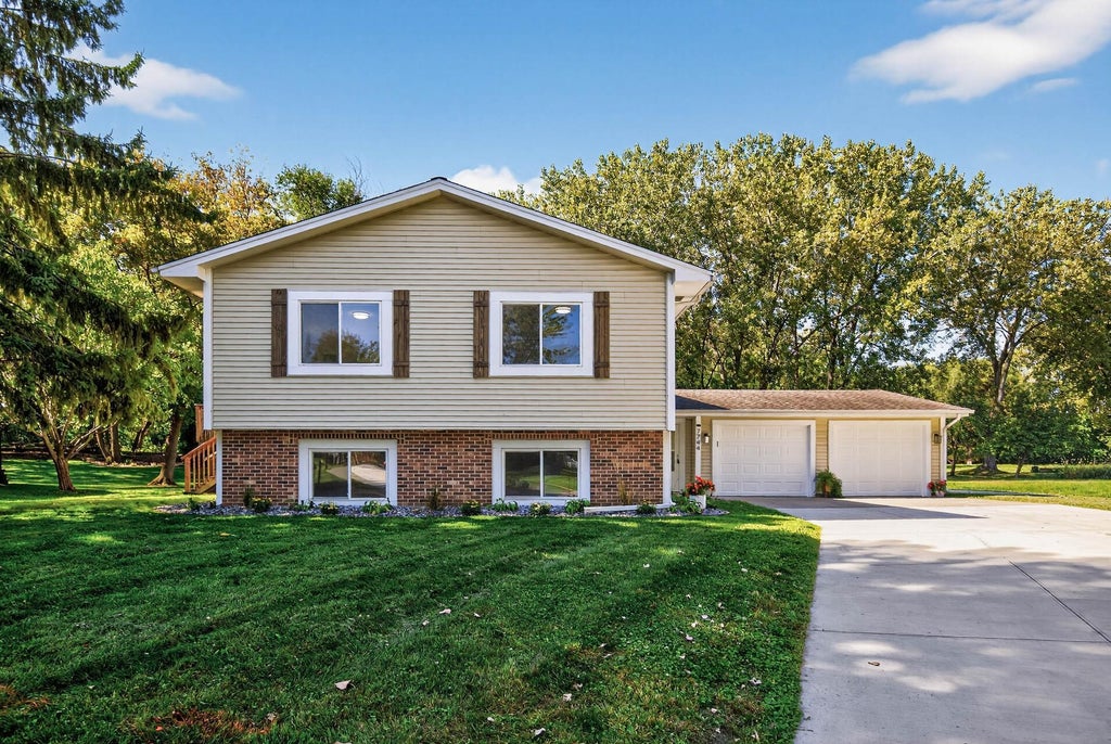 7744 Carnelian Lane, Eden Prairie