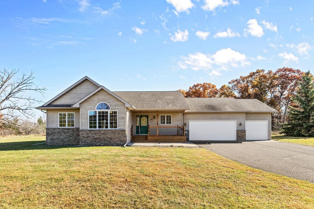 37305 Eagle Court, North Branch