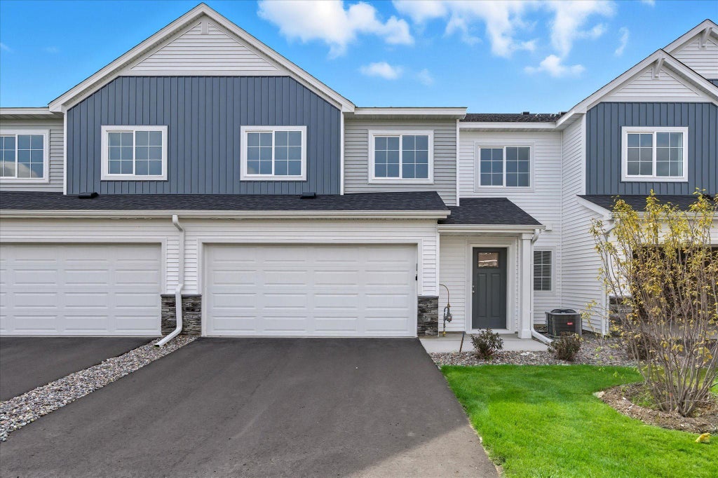 2002 Apple Lane, Montrose