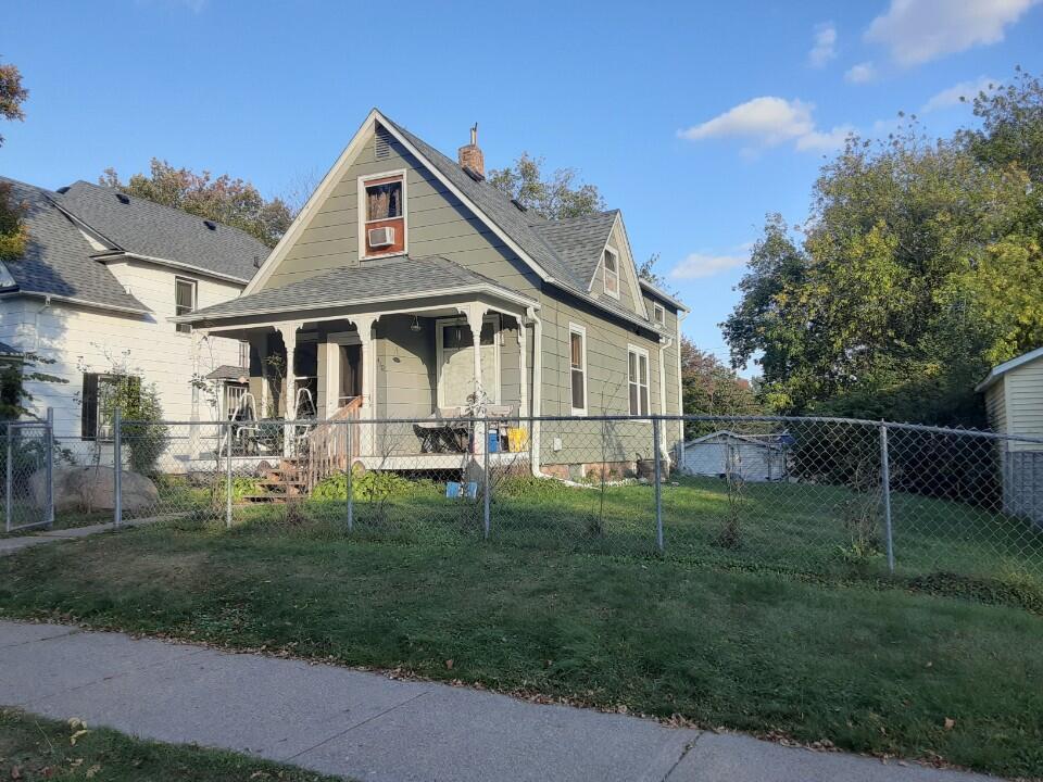 410 Court Avenue N, Sandstone