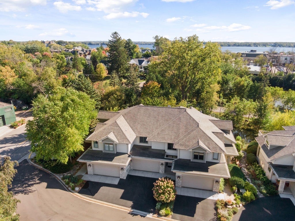 296 Grace Pointe Court, Wayzata