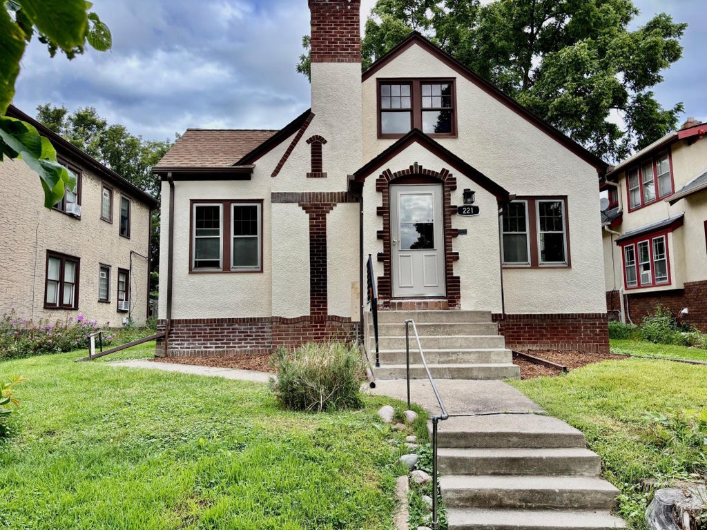 221 Cedar Lake Road N, Minneapolis