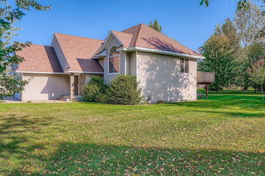 38125 Fieldstone Drive, North Branch