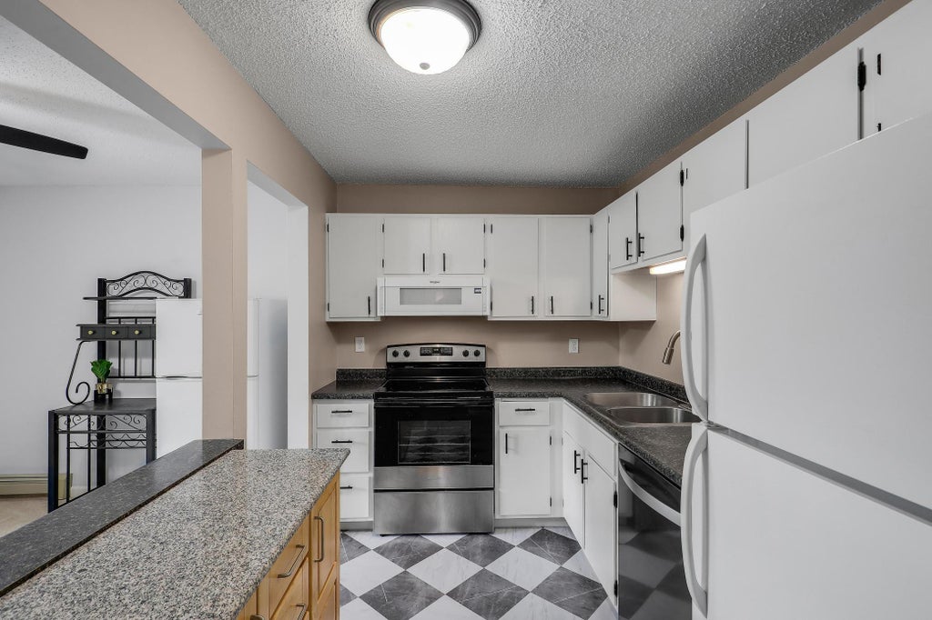 5607 Green Circle Drive 210, Minnetonka