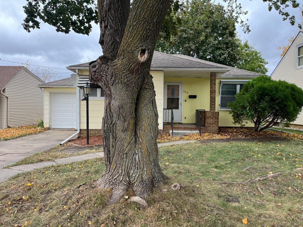 935 Willow Street, Fairmont
