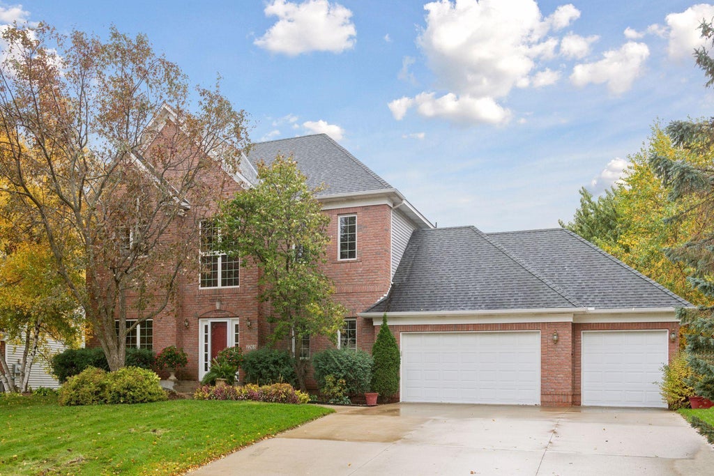 2263 Stone Creek Lane E, Chanhassen