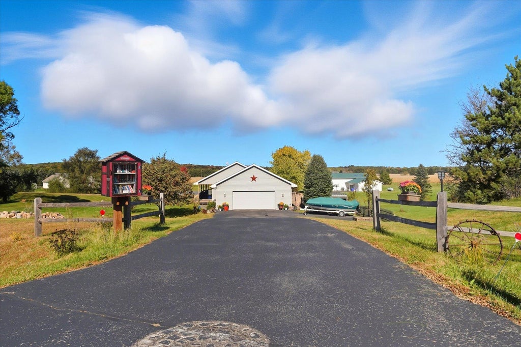 1290 220th Avenue, Star Prairie