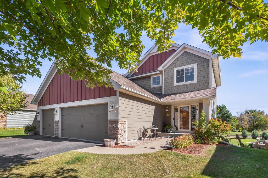 13528 Big Sandy Lake Drive, Rogers