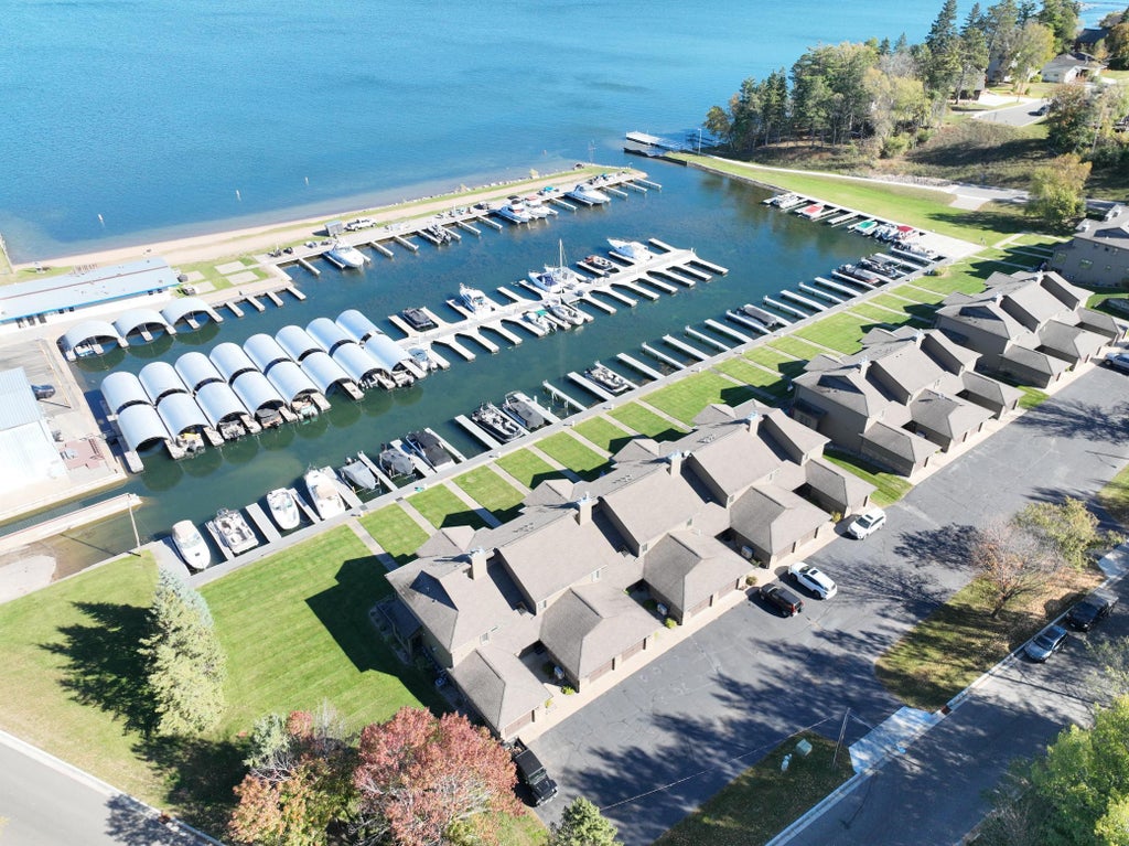 932 Railroad Avenue W, Walker