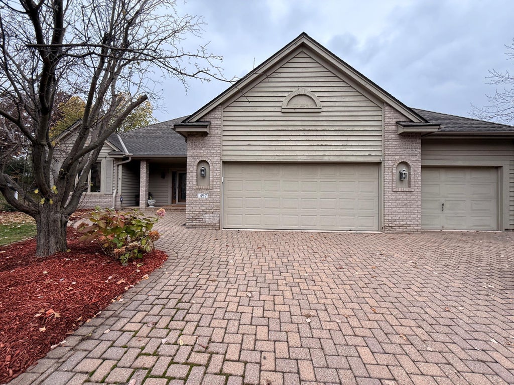 1497 Kings Wood Road, Eagan