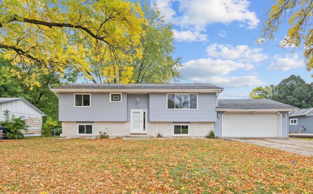 20420 Hughes Avenue W, Lakeville