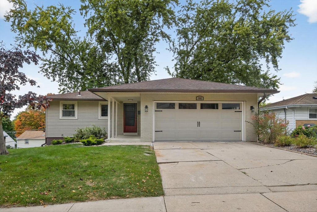 1561 11th Avenue Ne, Rochester