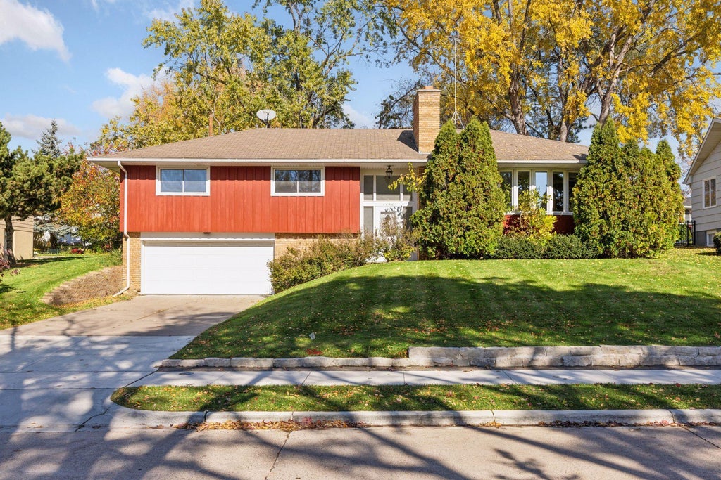 4436 Claremore Drive, Edina