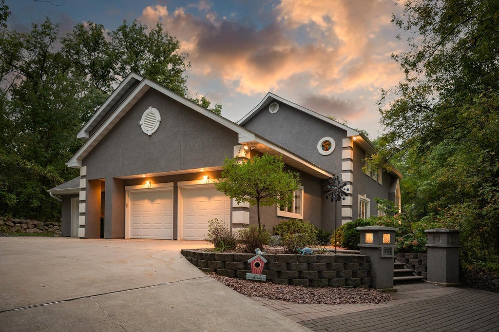 8574 Mcguire Court E, Shakopee