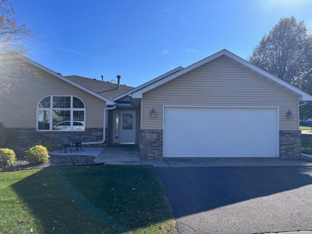 924 Golden Pond Court, Buffalo