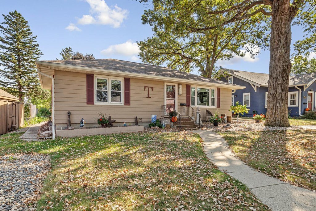 1323 Oak Beach Drive, Fairmont