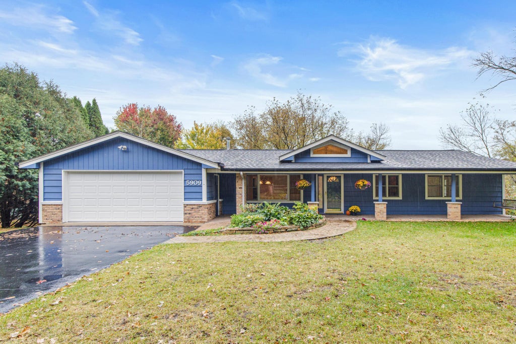 5909 Bell Circle, Minnetonka