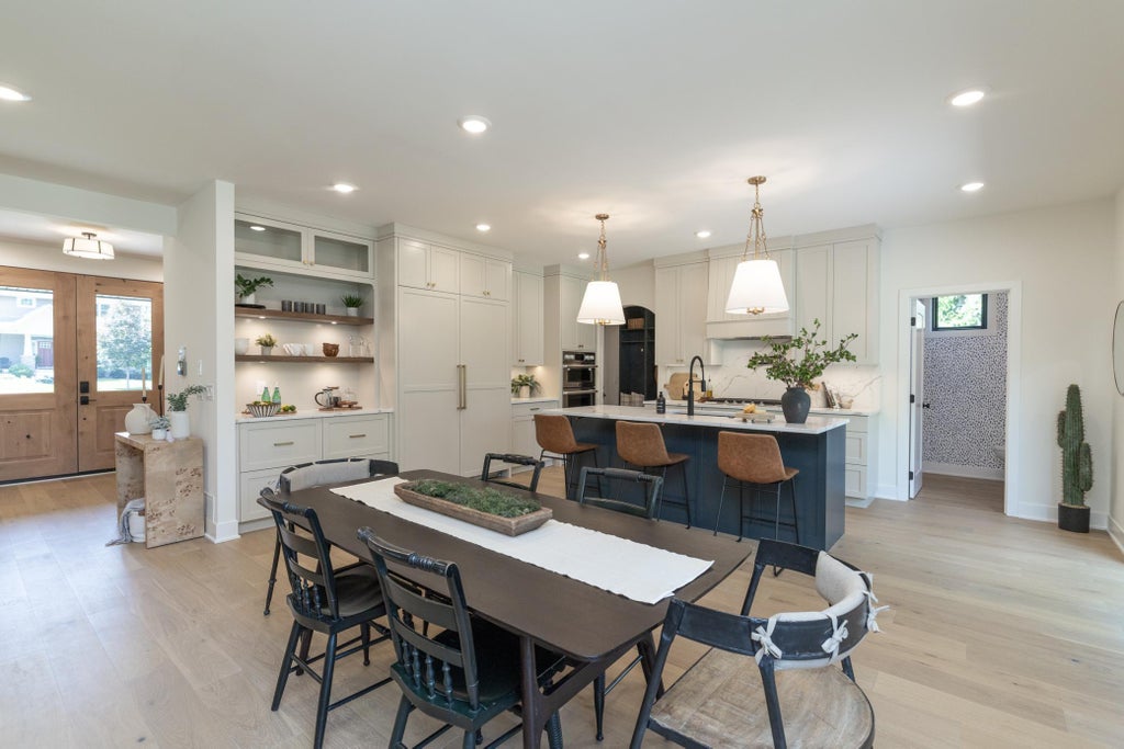 625 Ivy Falls Avenue, Mendota Heights