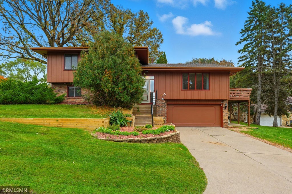 944 Pine View Court, Saint Paul