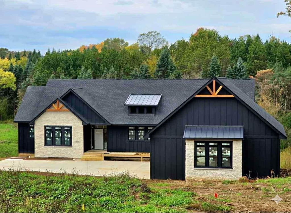 1198 60th St, Hudson