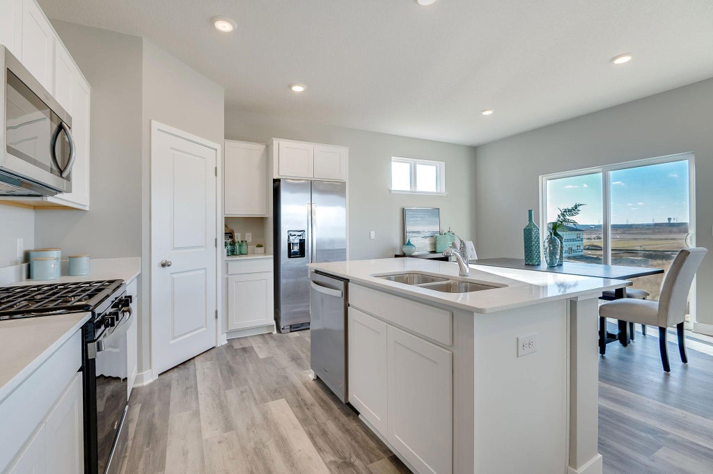 12817 Lawrence Way, Rogers