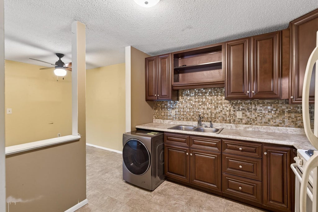 3915 Foss Road 102, St Anthony