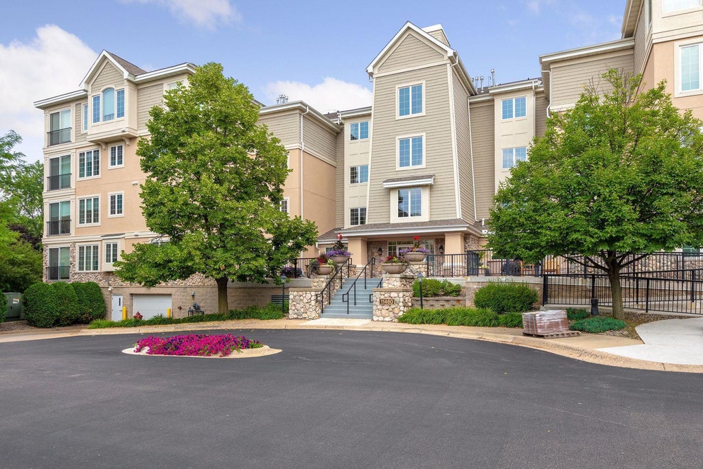 11460 Fairfield Road W 403, Minnetonka