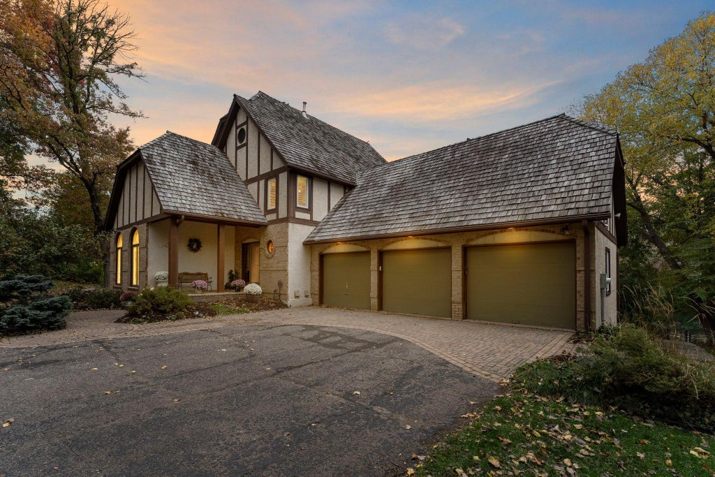 8611 Chalet Road, Bloomington