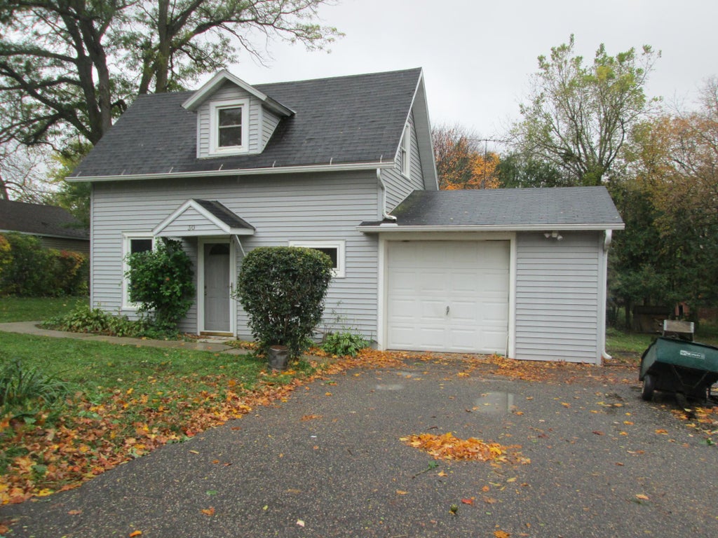 30 Washington Street, Kenyon