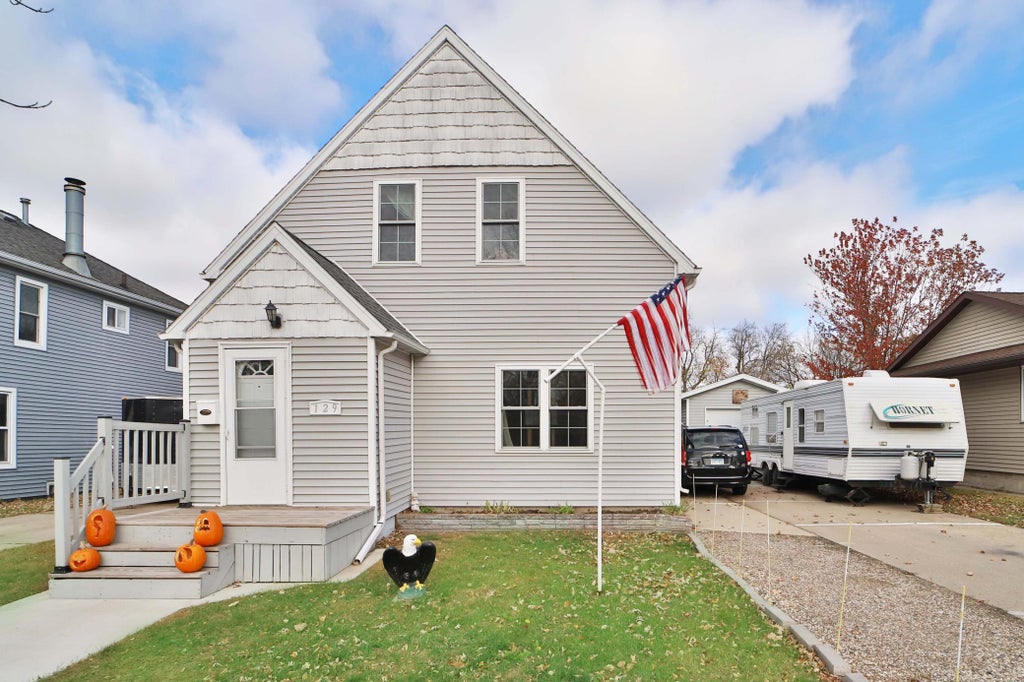 129 Dakota Avenue Se, Staples