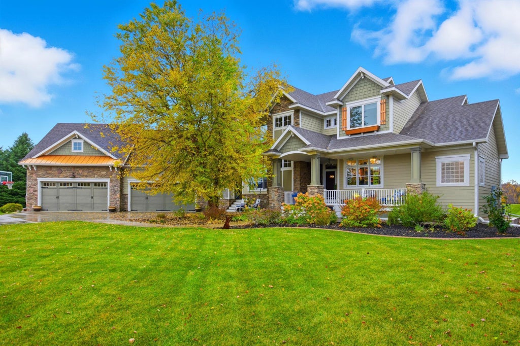 310 48th Avenue Sw, Moorhead